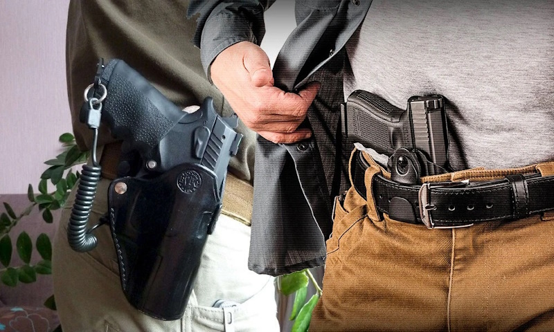 Шкіряна кобура чи пластикова